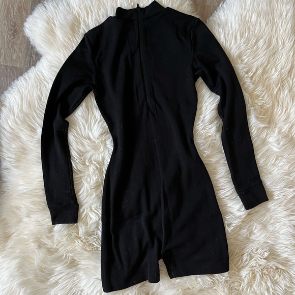 One piece long sleeve jumpsuit shorts small - Picture 2 of 4